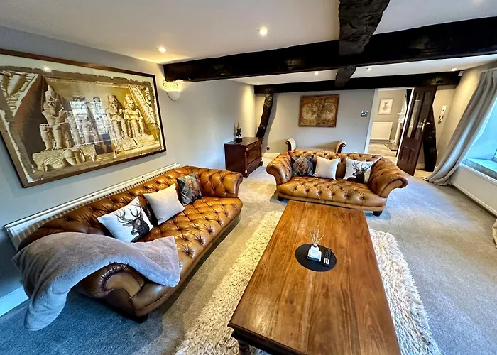 Rural Retreat With Hot Tub, Fire Pit & Games Room