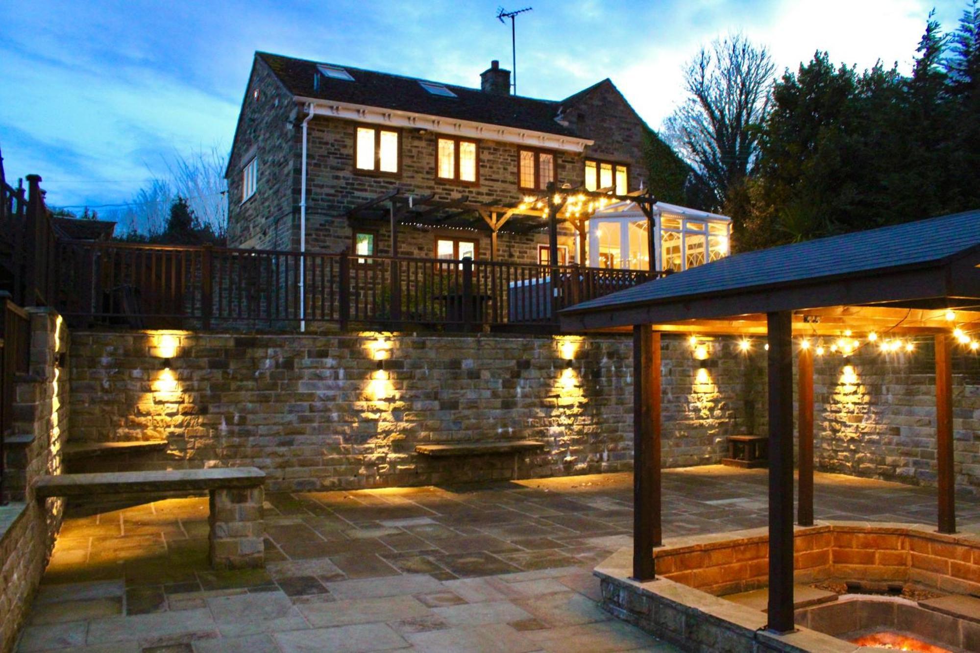 Rural Retreat With Hot Tub, Fire Pit & Games Holiday home Sheffield